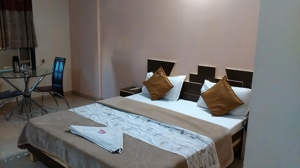 Ankleshwar Hotel Sun Plaza מראה חיצוני תמונה