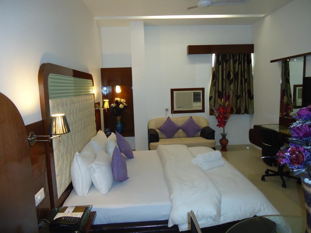 Ankleshwar Hotel Sun Plaza מראה חיצוני תמונה